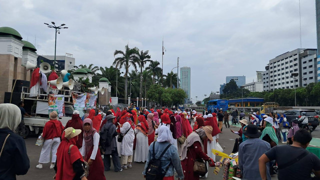 Jalan Gatot Subroto depan Gedung DPR Senayan kembali dibuka usai massa kepala desa membubarkan diri, Selasa (17/1/2023). Foto: Annisa Thahira Madina/kumparan