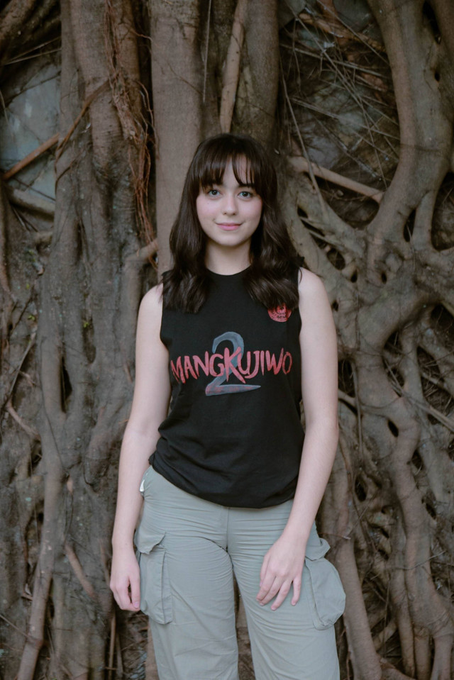 Pemeran di film Mangkujiwo 2, Yasamin Jasem berpose saat media visit ke kumparan, Jakarta, Selasa (17/1/2023). Foto: Jamal Ramadhan/kumparan