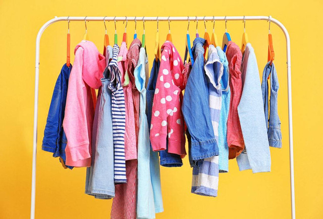 Perbedaan Outfit dan Clothes. Foto: Shutterstock