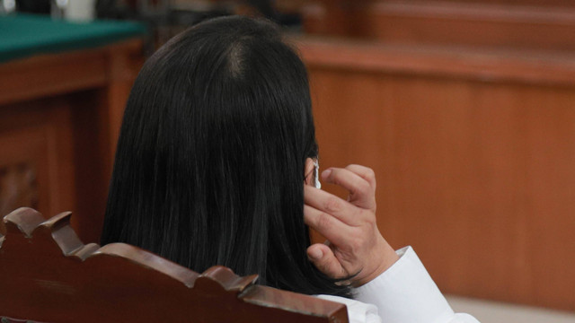 Terdakwa Putri Candrawathi tiba di ruang sidang Pengadilan Negeri Jakarta Selatan untuk menjalani sidang lanjutan dengan agenda sidang tuntutan dari Jaksa Penuntut Umum, Rabu (18/1/2023). Foto: Jamal Ramadhan/kumparan