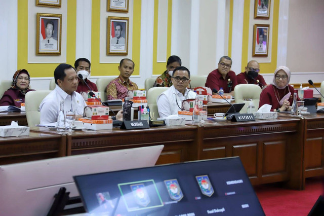 Pertemuan lintas kementerian/lembaga dalam membahas percepatan SPBE dan MPP digital di kantor Kementerian Dalam Negeri, Jakarta, Rabu (18/01). Foto: KemenPANRB