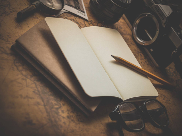 Ilustrasi Dalam sastra, syair dan pantun memiliki persamaan yaitu memiliki empat bait, Foto Unsplash Dariusz Sankowski