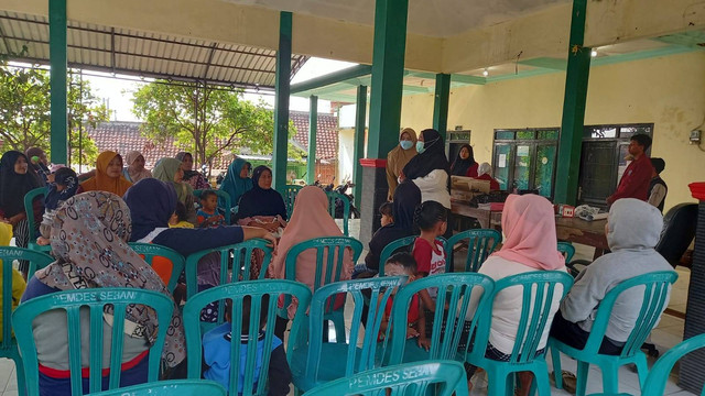 dokumentasi kegiatan sosialisasi dan pembagian gizi pada ibu dan balita stunting