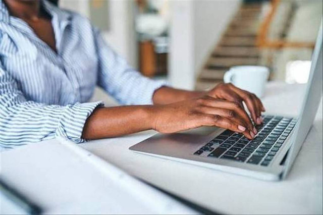Ilustrasi shortcut restart laptop. Foto: Unsplash.com