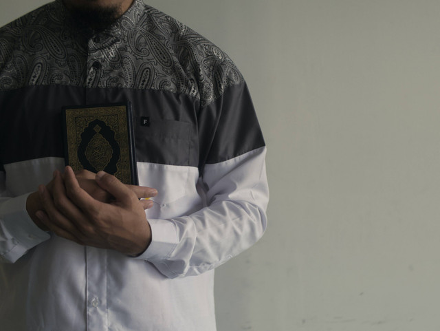 Ilustrasi Hal yang Membedakan Rasul dengan Manusia Biasa. Foto: dok. Masjid Pogung Dalangan (Unsplash.com)