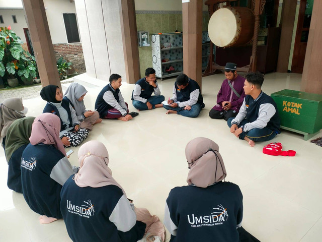 Foto Diskusi Remaja Masjid Baithus Sholihin Bersama KKN-P 37/Oleh Tim KKN-P 37