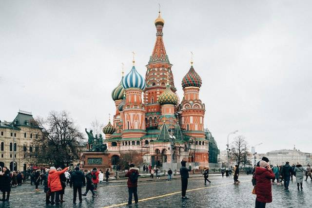 Ilustrasi makanan khas Rusia yang terkenal, Foto oleh Random Institute di Unsplash