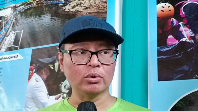 Direktur Utama PHR Jaffee Arizon Suardin dalam acara Aksi Susur Sungai dan Gerakan Bersih Sungai Ciliwung di KOpi CIliwung (KOCI), Sabtu (21/1/2023).  Foto: Narda Margaretha Sinambela/kumparan