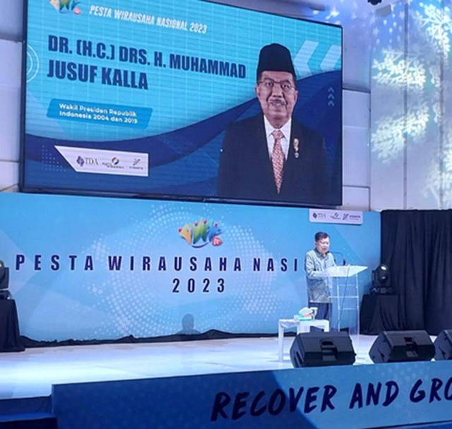 Wakil Presiden ke-10 dan ke-12, Jusuf Kalla, saat menjadi keynote speaker pada Pesta Wirausaha Nasional komunitas TDA. dok