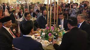 Momen Anies Baswedan bertemu Susilo Bambang Yudhoyono dan Jusuf Kalla dan sejumlah elite politik lain di pernikahan anak Salim Segaf Al Jufri, Minggu (16/10/2022)