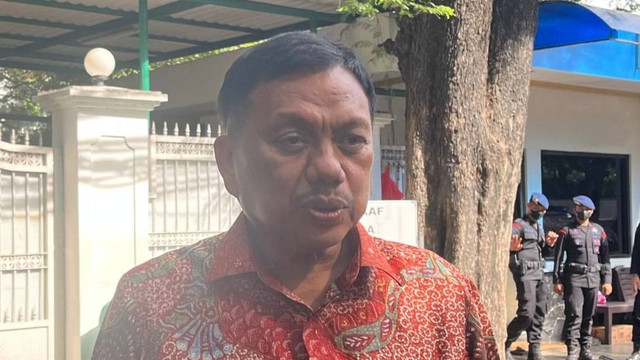 Bendum PDIP Olly Dondokambey di rumah pribadi Megawati Soekarnoputri, Senin (23/1). Foto: Haya Syahira/kumparan