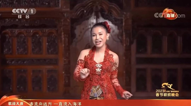 Rossa nyanyikan lagu Bengawan Solo di Gala Tahun Baru Imlek CMG. Sumber : CCTV