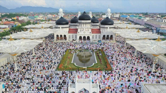 Masjid Raya Baiturahman Banda Aceh, ikon di negeri syariat Islam. Foto: Abdul Hadi/acehkini