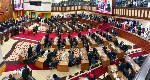 Ruang rapat di gedung DPR Aceh, tempat Qanun tentang Lembaga Keuangan Syariah (LKS) disahkan. Foto: Abdul Hadi/acehkini