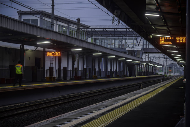 Jadwal KRL Bekasi 2023. Foto: Unsplash/Febrian Adi.