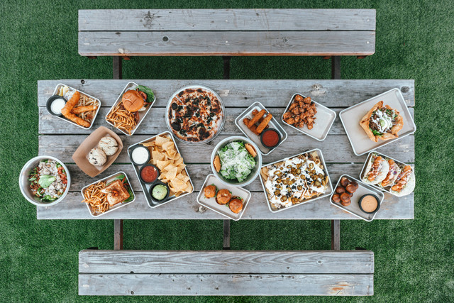Wisata kuliner Bekasi mulai dari jajanan hingga makan berat. Foto: Unsplash/Spencer Davis.