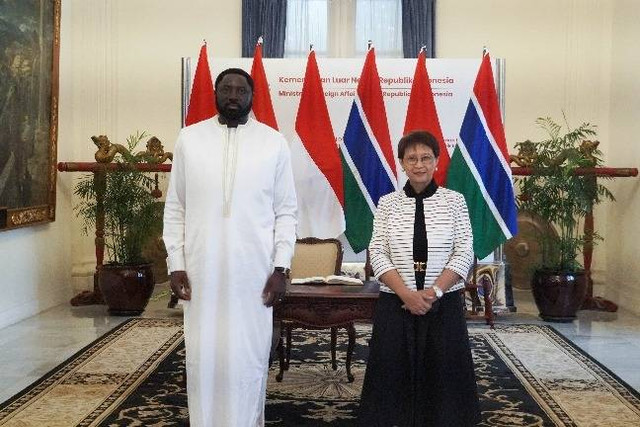 Menlu RI Retno Marsudi bertemu Menhub Guinea, Y.M Felix Lamah.  Foto: Kemlu RI