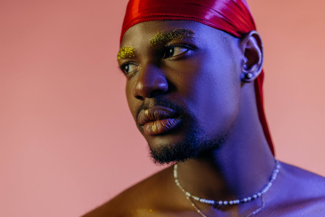 Ilustrasi penggunaan durag di rambut. Foto: Pexels.com