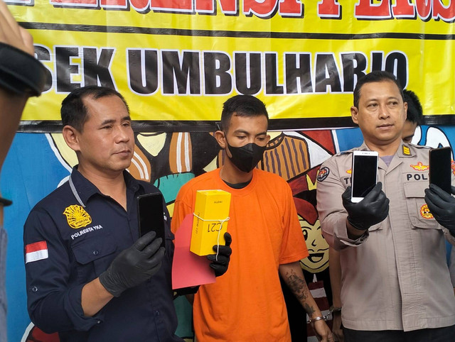 Polisi mengamankan pemuda asal Bengkulu yang nekat curi hp untuk booking PSK di Sarkem. Foto: Erfanto/Tugu Jpgja