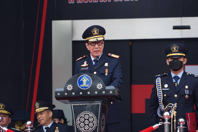 Menteri Hukum dan Hak Asasi Manusia, Yasonna H. Laoly, saat menyampaikan pidato dalam upacara peringatan Hari Bhakti Imigrasi ke-73 di Kompleks Gedung Kemenkumham, Jakarta, Kamis 26 Januari 2023. (Foto: Havijay/Kemenkumham)