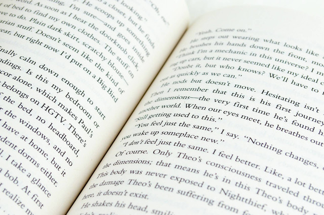 Ilustrasi Contoh Soal Teks Ulasan. (Foto: Mel Poole | Unsplash.com)