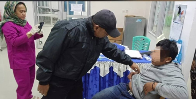 Salah satu korban yang ditikam oleh pemuda yang pernah dikeroyoknya di lahat. (ist)