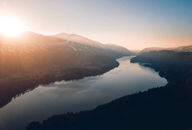Ilustrasi sungai di Provinsi Sumatera Selatan, sumber foto Jack Anstey on Unsplash