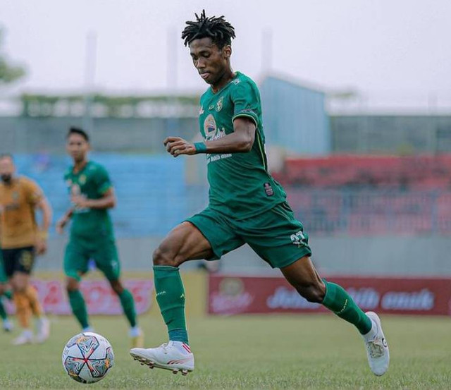 Alta Ballah, bek kiri Persebaya yang diminati klub Spanyol. Foto: Dok. Persebaya