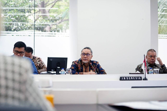 Menteri Perdagangan Zulkifli Hasan dengan Anggota Dewan-Menteri Integrasi dan Ekonomi Makro Komisi Ekonomi Eurasia (Eurasian Economic Commission/EEC) Sergei Glazyev di Jakarta, pada (27/1). Foto: Dok. Kemendag