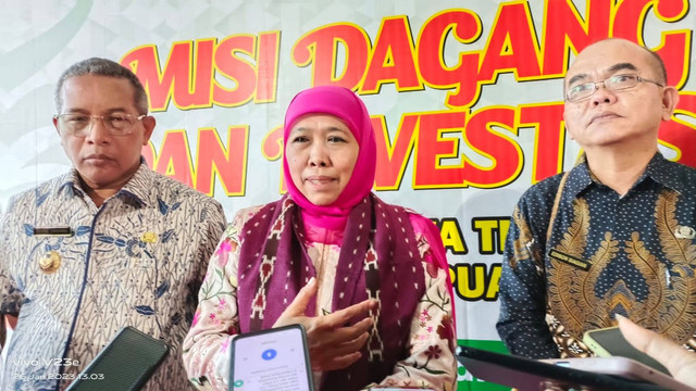 Gubernur Jawa Timur Khofifah Indar Parawansa, Penjabat Sekda Papua Barat Daya Edison Siagian dan Penjabat Wali Kota Sorong George Yarangga, foto: Yanti/BalleoNEWS