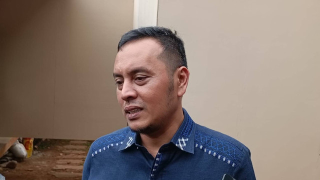 Ketua DPP Partai NasDem Willy Aditya usai pertemuan tim kecil NasDem, Demokrat dan PKS di Pendopo Anies Baswedan, Jakarta, Jumat (27/1).  Foto: Zamachsyari/kumparan