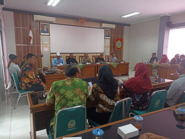 Puluhan dukuh yang datangi Pemkab Gunungkidul, Jumat (27/1/2023). Foto: Tugu Jogja