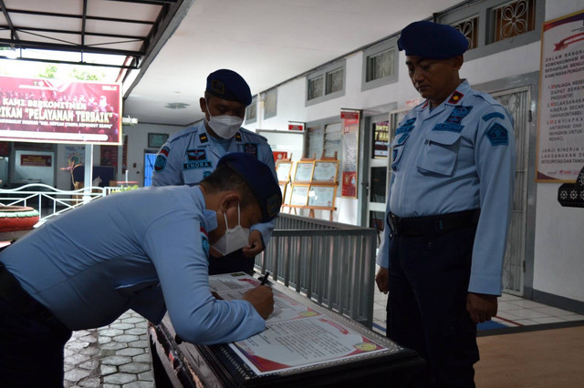 Penandatanganan Janji Kinerja Tahun 2023 Foto: Humas Lapas Bondowoso