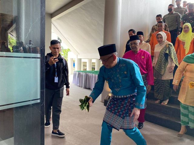Gubernur Sutarmidji meresmikan Gedung Kantor Terpadu pada HUT ke 66 Pemprov Kalbar. Foto: Dok. Istimewa