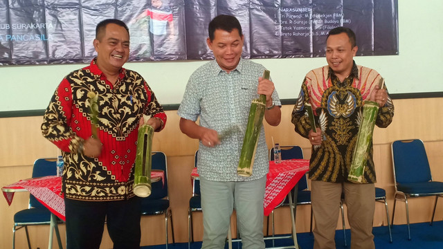 Wakil Wali Kota Solo, Teguh Prakosa (tengah), saat diskusi bertemakan Menyorot Lemahnya Pelestarian Objek atau Benda Cagar Budaya Indonesia. FOTO: Agung Santoso