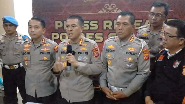 Kapolres Cianjur AKBP Doni Hermawan (kedua kiri), Kabid Humas Polda Jabar Kombes Ibrahim Tompo (tengah).  Foto: Dok. Istimewa