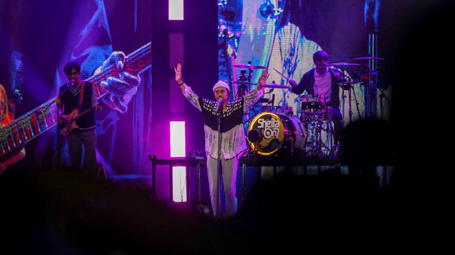 Suasana konser tunggal sheila on7 "Tunggu Aku di Jakarta" yang dilaksanakan di JiExpo, Kemayoran, Jakarta, Sabtu (28/1/2023). Foto: Aditia Noviansyah/kumparan