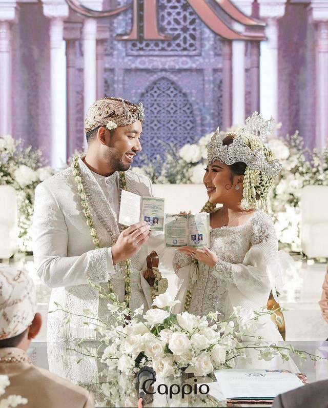 Kiky Saputri resmi menikah dengan M. Khairi. Foto: Instagram/@kikysaputrii