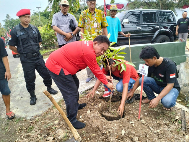 Penanaman pohon sebagai upaya wujudkan ketahanan pangan. Foto: Tugu Jpgja