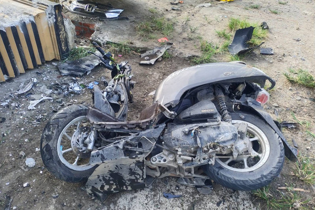 Kondisi motor yang terlibat kecelakaan di Jalan Tengku Amir Hamzah, Kecamatan Hamparan Perak, Sumatera Utara, Minggu (29/1/2023). Foto: Polres Binjai
