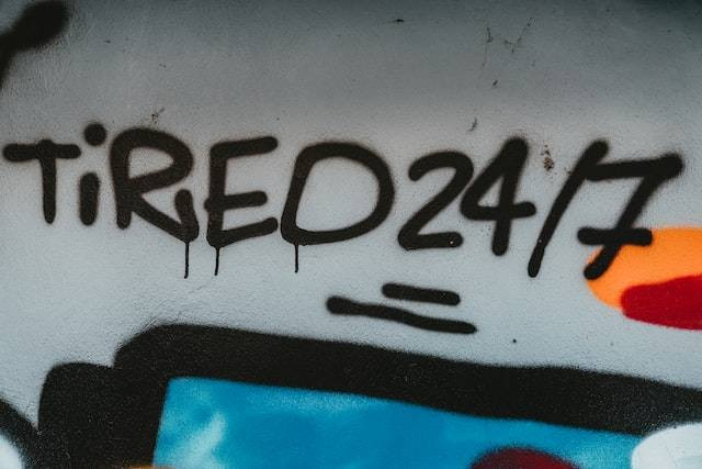 Ilustrasi kata-kata kecewa terhadap seseorang, Foto oleh Claudio Schwarz di Unsplash