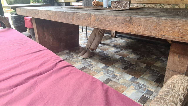 Ilustrasi kolong meja. Foto: Tugu Jogja