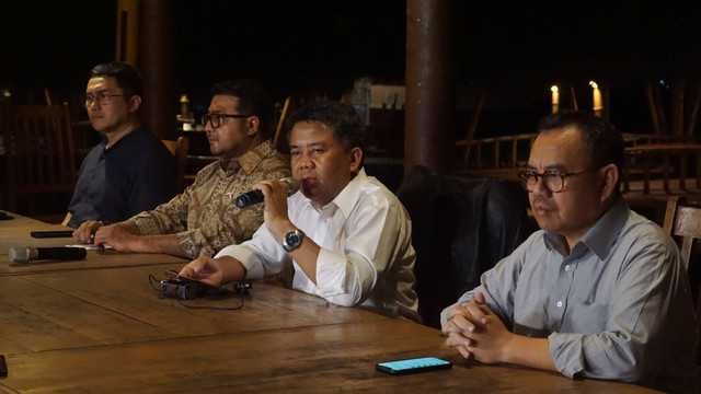 Wakil Ketua PKS Sohibul Iman dan Sudirman Said melaksanakan jumpa pers Koalisi Perubahan dukung Anies Baswedan capres 2024 di Resto Mang Engking Sawarna, Senin (30/1). Foto: Iqbal Firdaus/kumparan