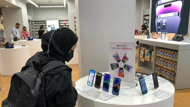 Ilustrasi tukar tambah iPhone di iBox. Foto: Kumparan.com/Farren Sahertian