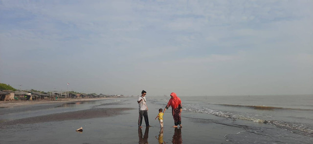 Pantai Tanjung Baru, Cilamaya, Karawang. Foto: Dok. Pribadi