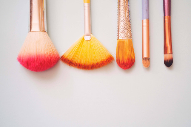 Ilustrasi kuas makeup. Foto: Scarc/shutterstock