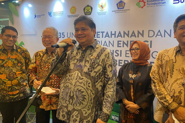 Menko Perekonomian Airlangga Hartanto dalam acara peluncuran B35 di Kementerian Koordinator Perekonomian, Jakarta, Selasa (31/1/2023). Foto: Alfadillah/kumparan