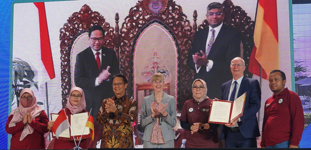 Goethe-Institut dan Kementerian Kesehatan menandatangani MoU Pengintegrasian kelas bahasa Jerman yang akan diawalin dengan program percontohan di Jakarta dan Bandung. (Foto: Goethe-Institut Indonesia)