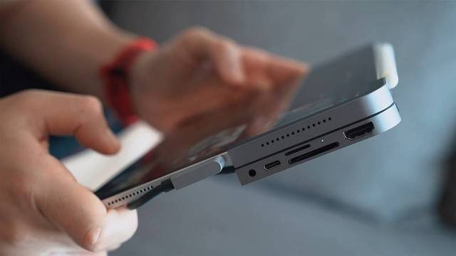 Ilustrasi Perbedaan OLED dan Amoled pada smartphone. Foto: Unsplash.com