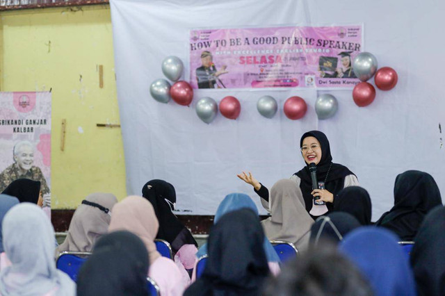 Seminar "How To Be A Good Public Speaker" yang digelar Srikandi Ganjar Kalimantan Barat untuk perempuan di Kota Pontianak. Foto: Dok. Istimewa
